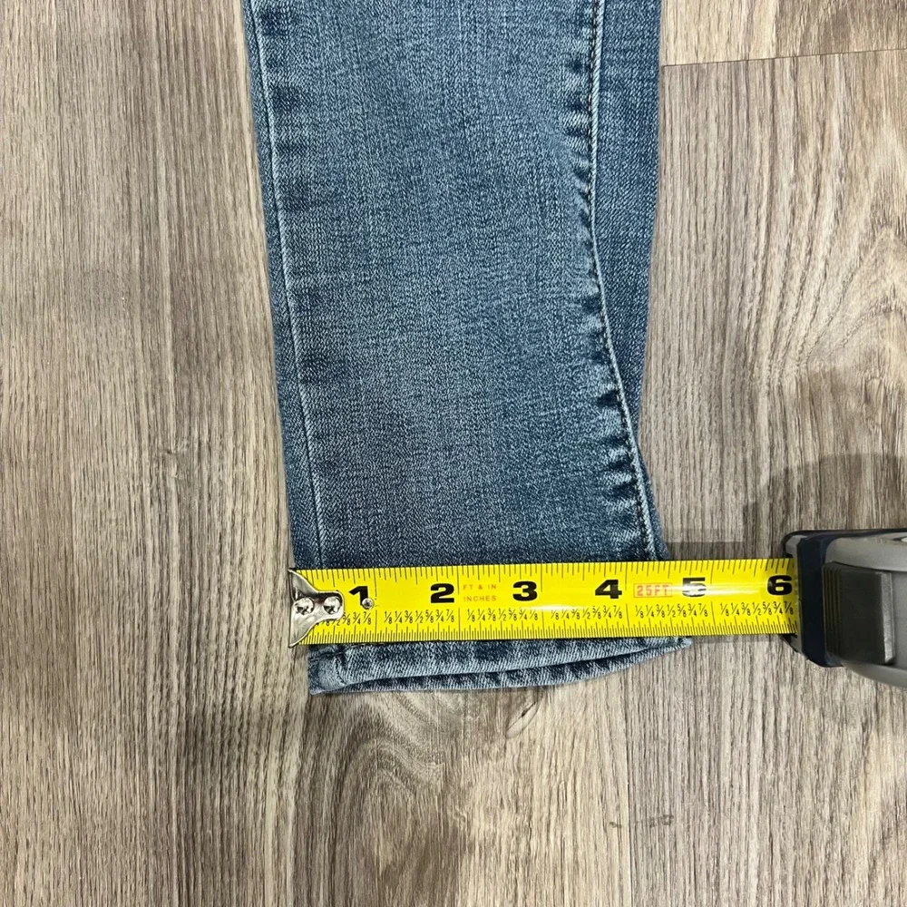 Levis levi 711